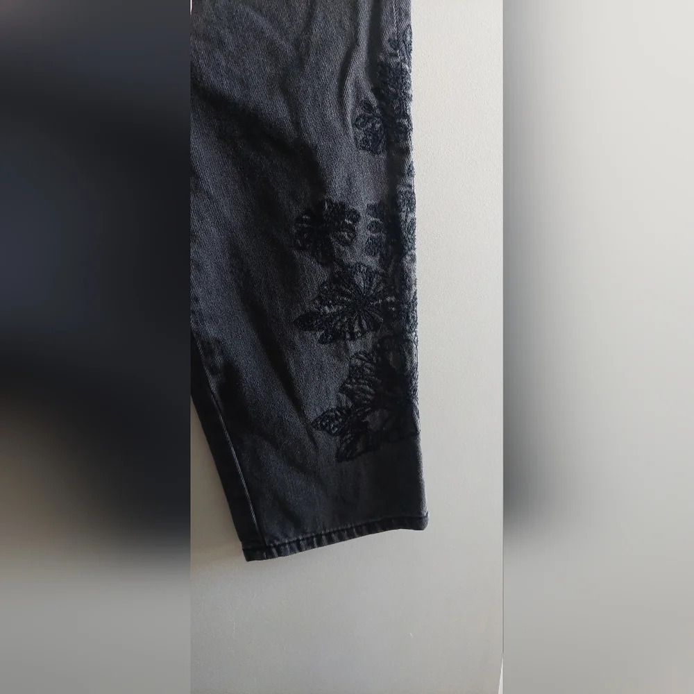 American Eagle Mom Jeans Embroidered Floral Faded black 8 - Picture 8 of 12